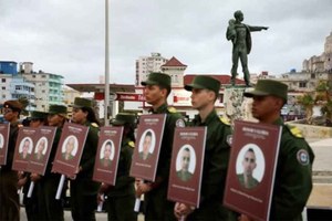 Poema em homenagem aos 32 cubanos