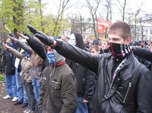 Ucrânia acelera em direção ao fascismo aberto: trabalhos forçados e valas comuns. 