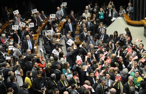 Congresso tomado por golpistas vota por processo de impedimento