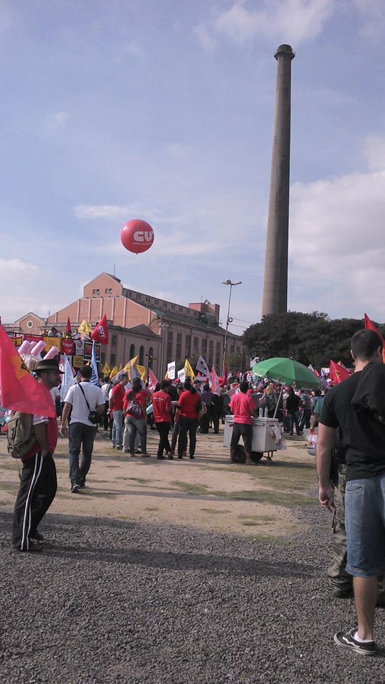 Atividade reuniu trabalhadores às margens do Rio Guaíba