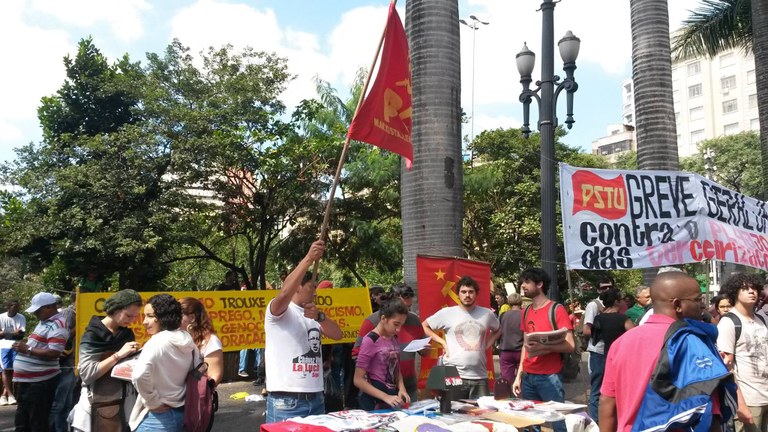 Distribuição de literatura revolucionária