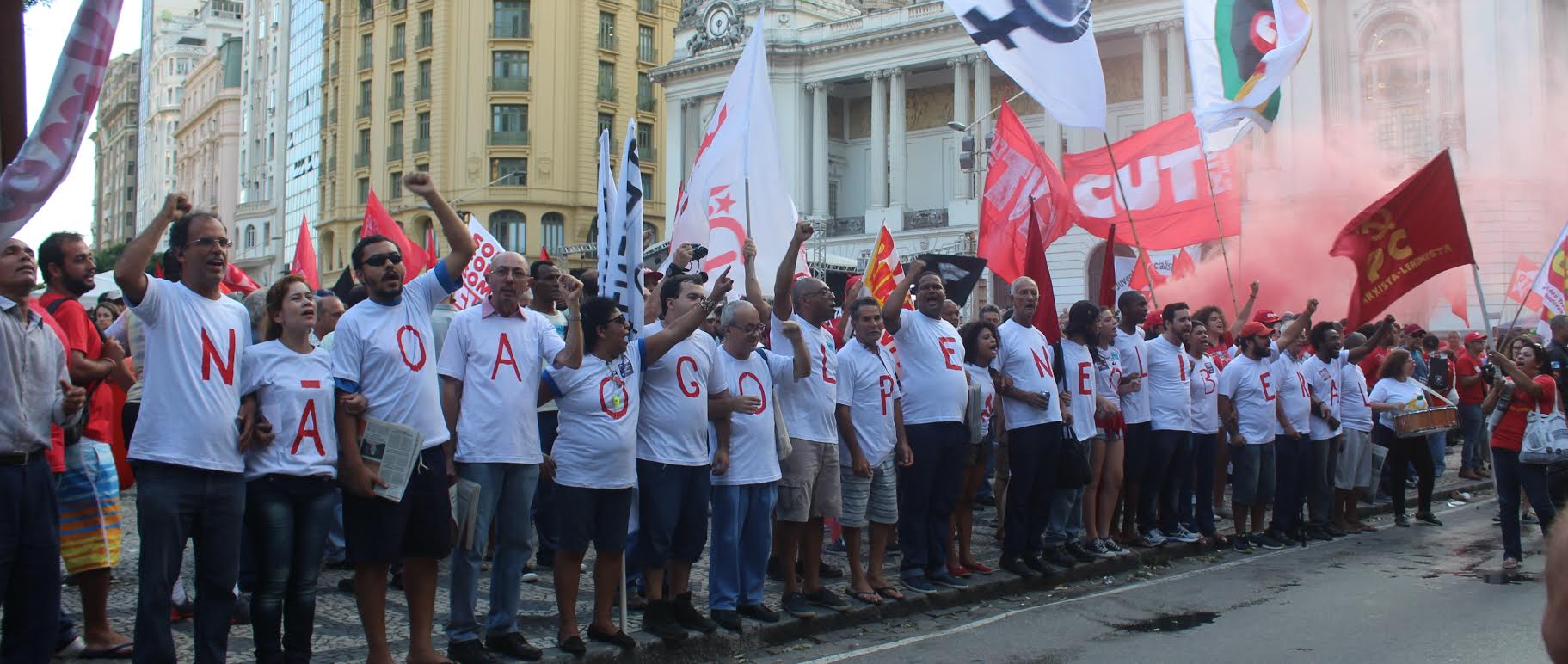 O povo unido barrará o golpe