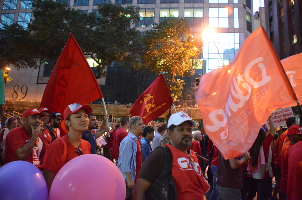 Dezenas de milhares marcharam contra a direita e o fascismo