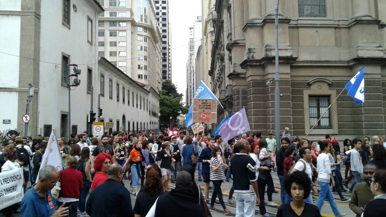 Trabalhadores no centro do Rio de Janeiro