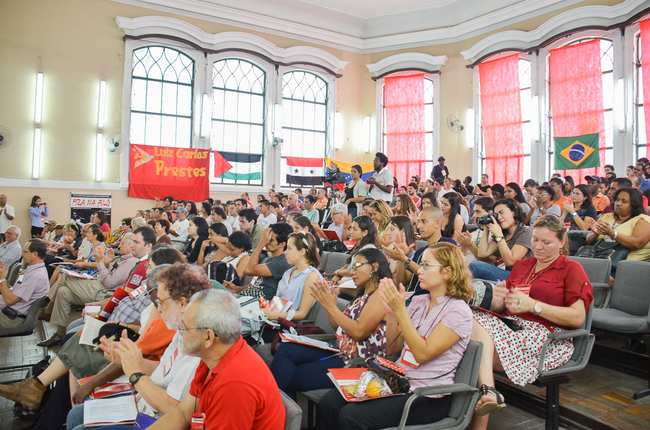 Público comparece ao ISERJ para segundo dia