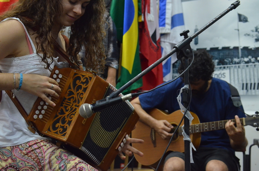 Apresentação músical da Roda de Amigos com Milena e Gonzalo