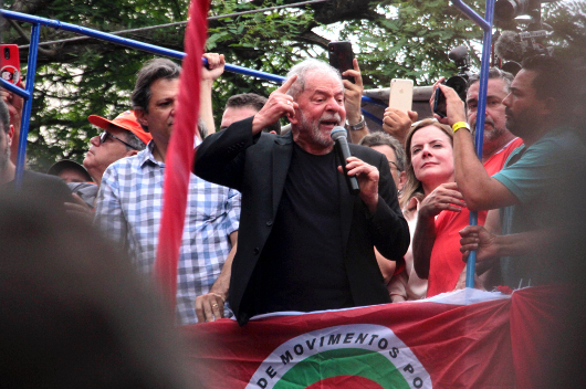 Lula discursa