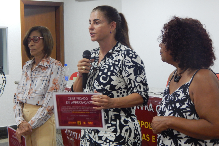 Geralda Godinho recebe homenagem