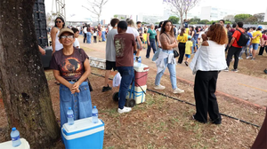 Ambulantes "desfilam" no 7 de Setembro em busca de sustento