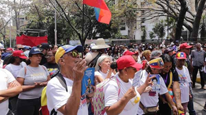 Venezuelanos se mobilizam pela paz e soberania
