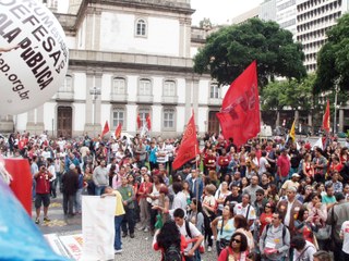A greve dos profissionais da Educação: Um passo à frente, porém dois atrás