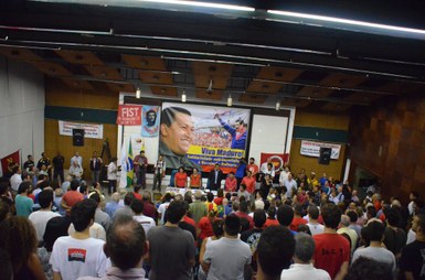 Ato na UERJ reafirma compromisso do povo brasileiro contra o fascismo e em defesa da Revolução Bolivariana