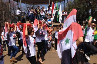 Ato Pela Paz na Síria leva comunidade árabe à Praça da Liberdade/MG
