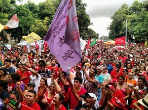 Ceará Contra o Golpe reúne milhares em Fortaleza