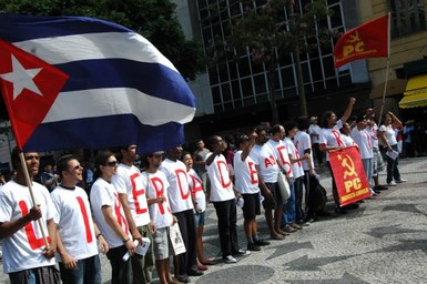 Trabalhadores brasileiros protestam durante a visita de Obama