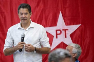 Multiplicam-se no Brasil pedidos de votos para Haddad (PT)