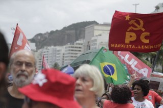 Copacabana avermelhou-se em ato em apoio à Lula 13!