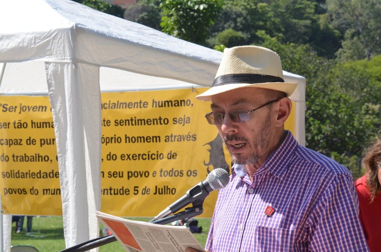 Antonio Cícero do CEPPES lê Manifesto do 1º de Maio de 2015