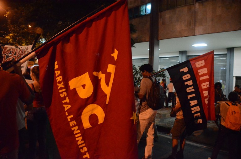 Organizações políticas na rua contra o fascismo