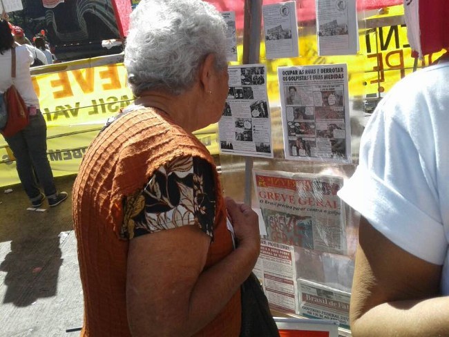 Belo Horizonte, manifestação da Greve Geral, barraquinha do comitê pela anulação do impeachment