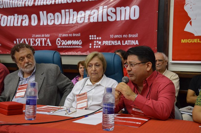 Cônsules de Cuba e Venezuela presentes na mesa de abertura