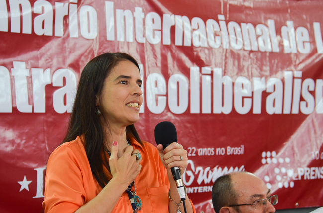 Professora Sandra Santos defende educação pública