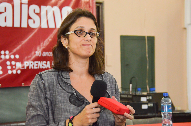 Professora Nadine Borges recebe homenagem à Comissão da Verdade do Rio
