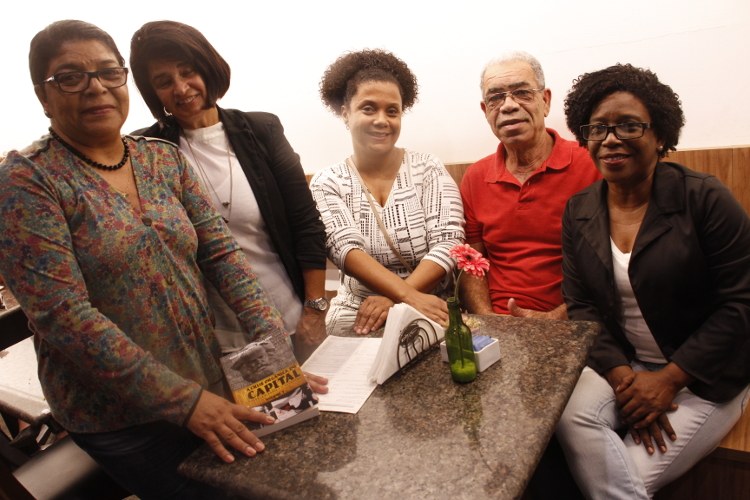 Jornalista do Inverta Bianka de Jesus e Idioraci com as assistentes sociais e colaboradoras do Inverta Janete, Analice e Marluce Lopes