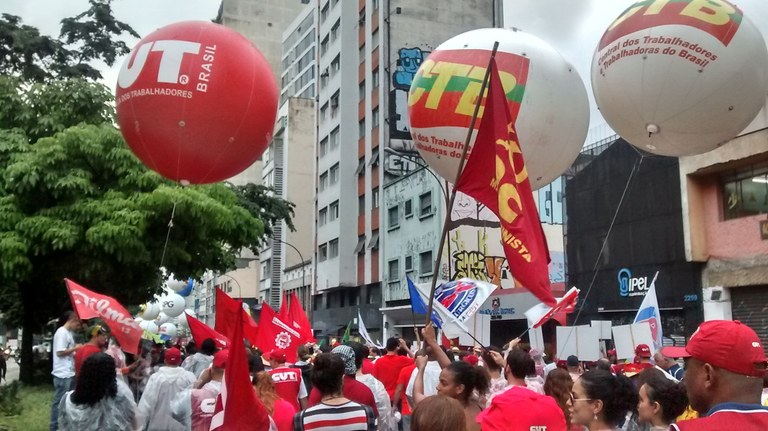 Grande concentração das organizações populares na Avenida Paulista