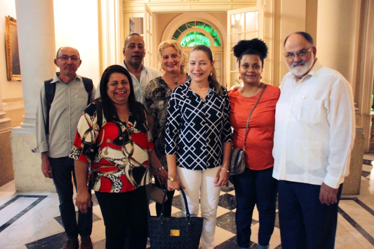 Ceppes, Cooperativa Inverta e Jornal Inverta com representantes de Cuba