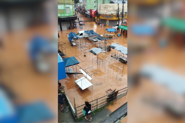 p3 Temporais e enchentes assolam estado do RJ