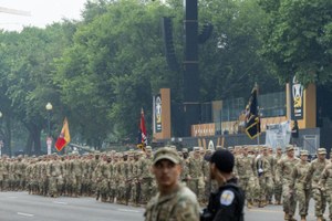 4B Desfile militar com protestos “Sem Reis”